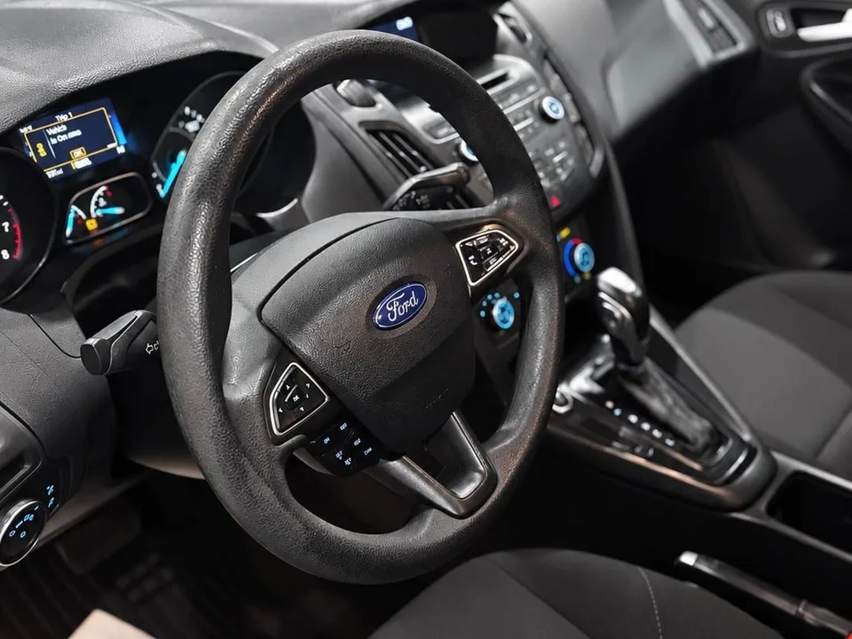 2016 Ford Focus SE — Exterior