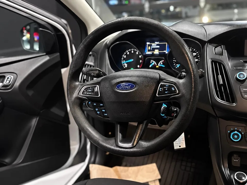 2016 Ford Focus SE — Exterior
