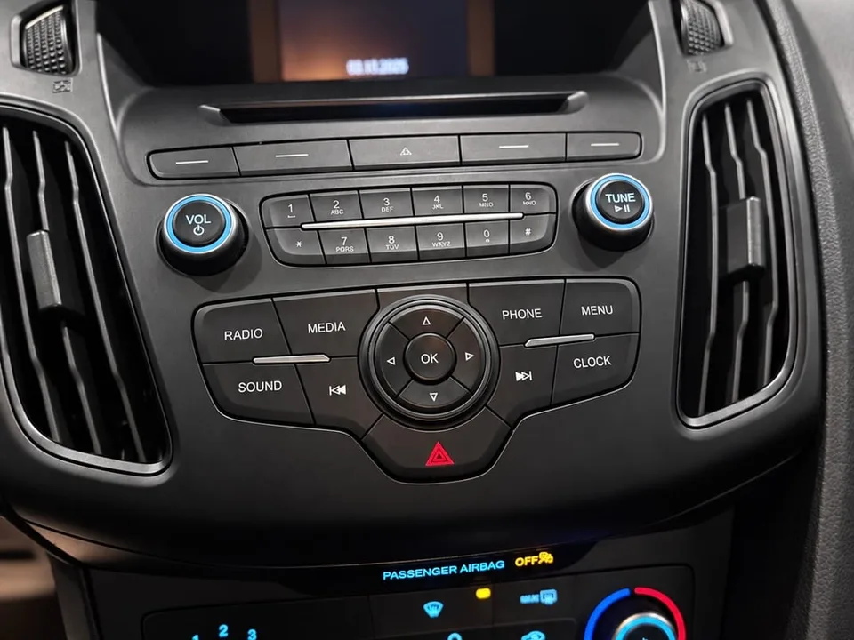 2016 Ford Focus SE — Exterior