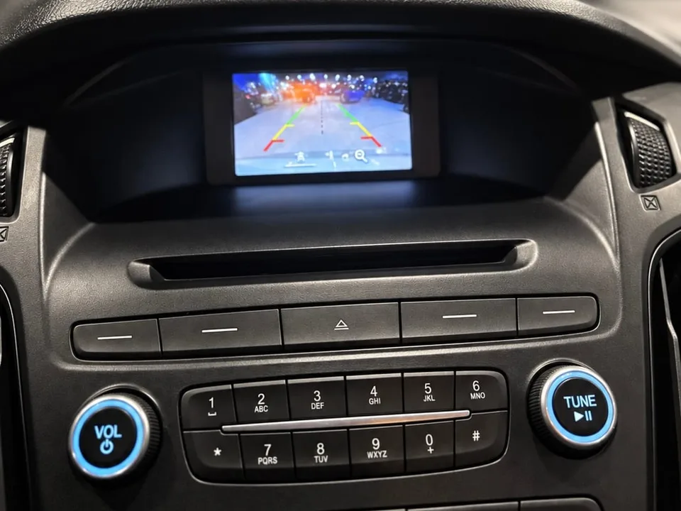 2016 Ford Focus SE — Exterior