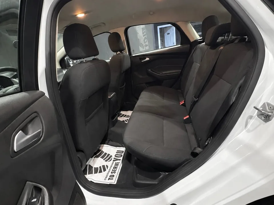 2016 Ford Focus SE — Exterior