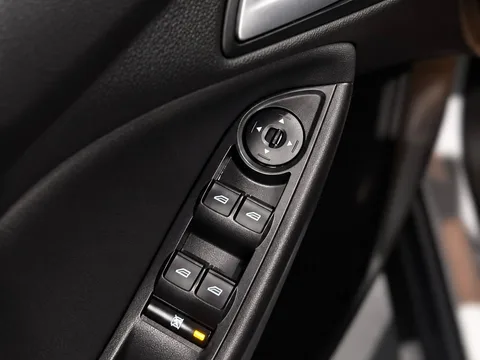 2016 Ford Focus SE — Exterior