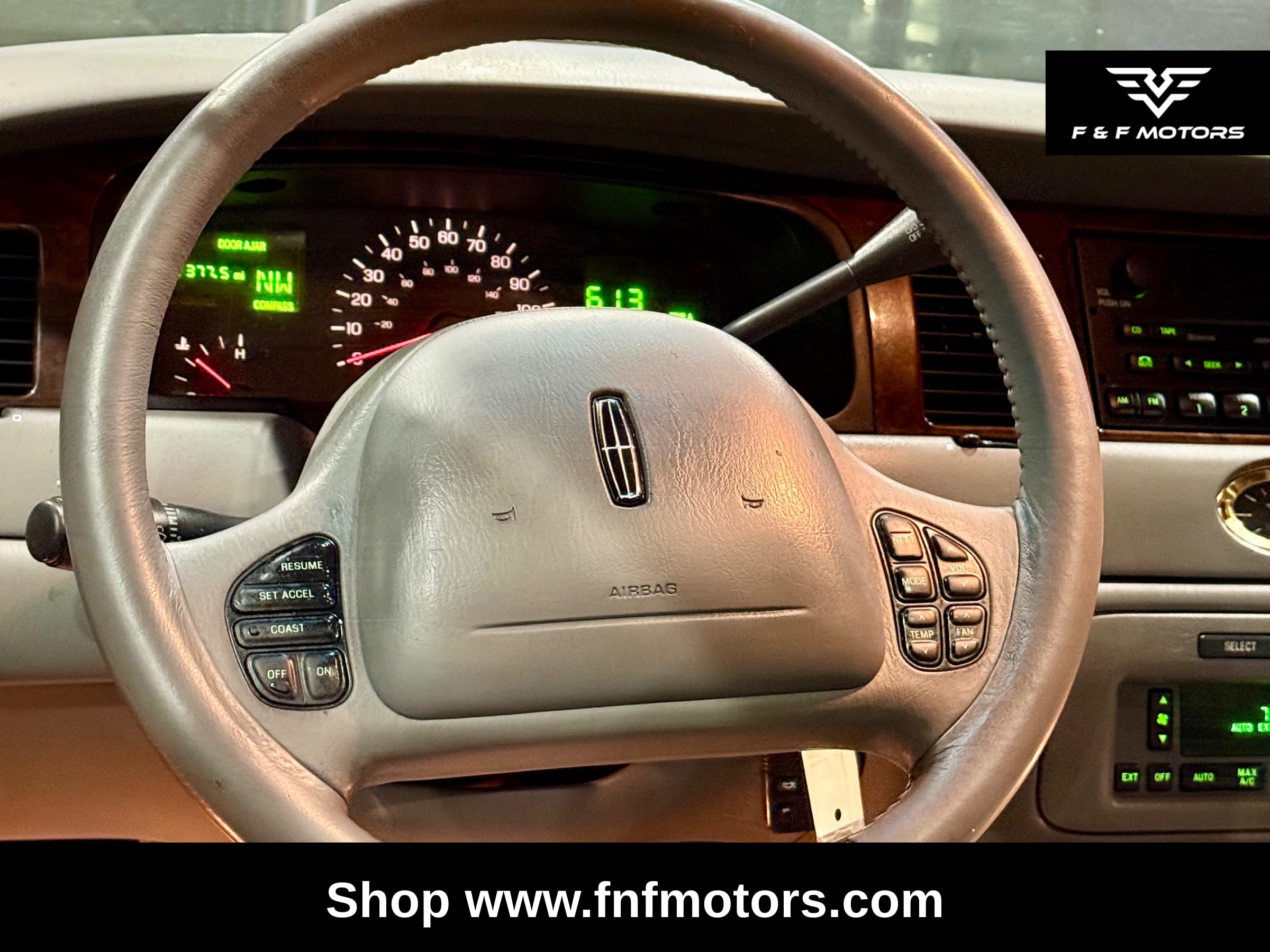 1999 Lincoln Town Car Cartier — Interior