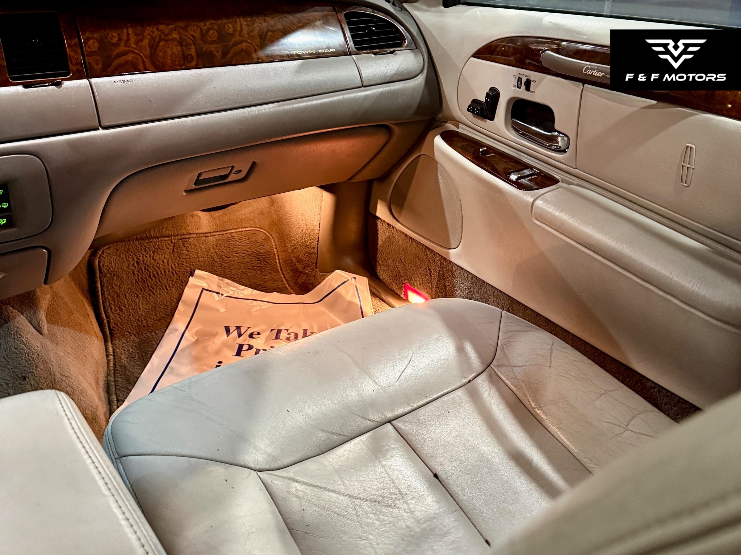 1999 Lincoln Town Car Cartier — Interior