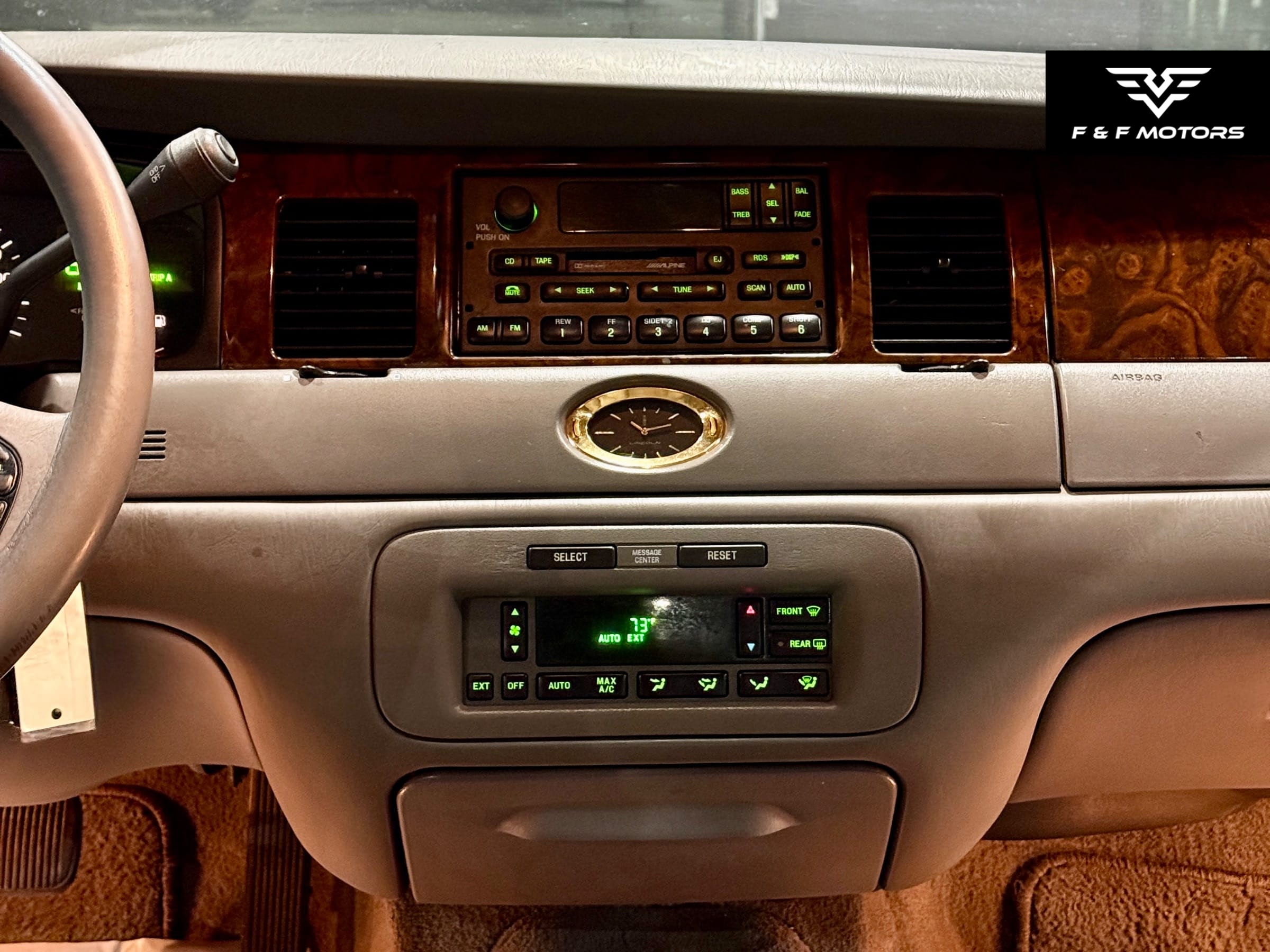 1999 Lincoln Town Car Cartier — Interior