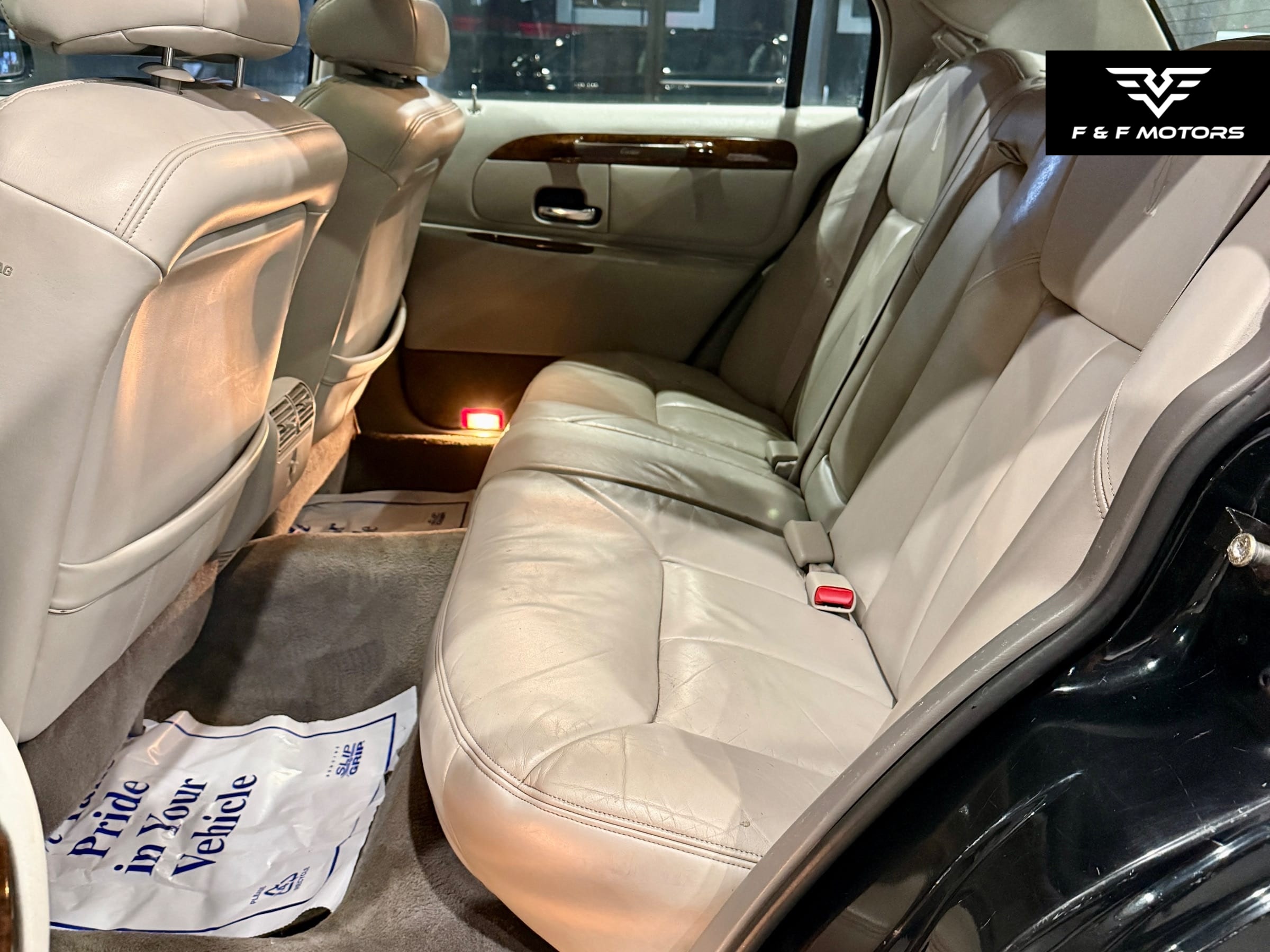 1999 Lincoln Town Car Cartier — Interior