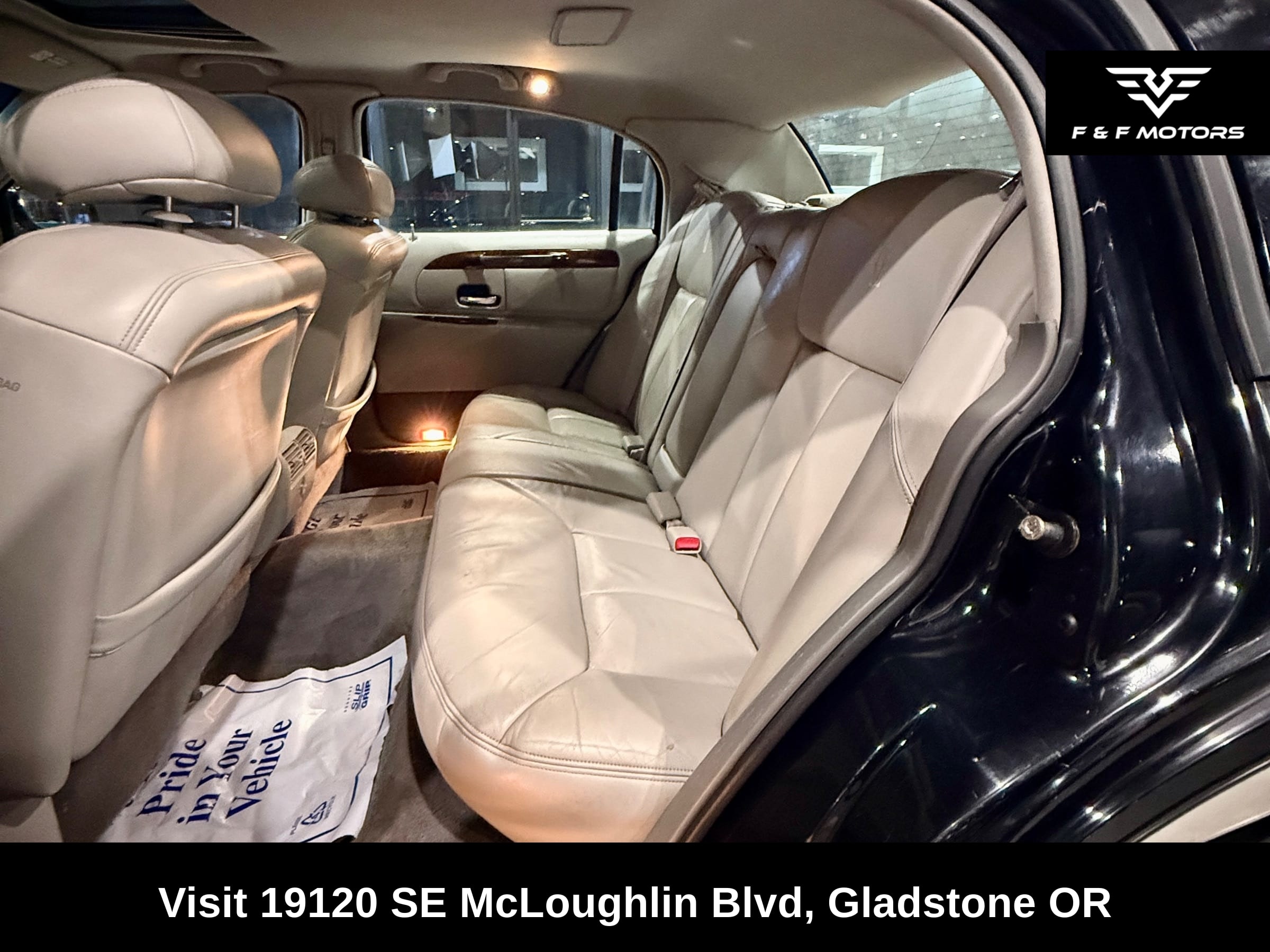 1999 Lincoln Town Car Cartier — Interior