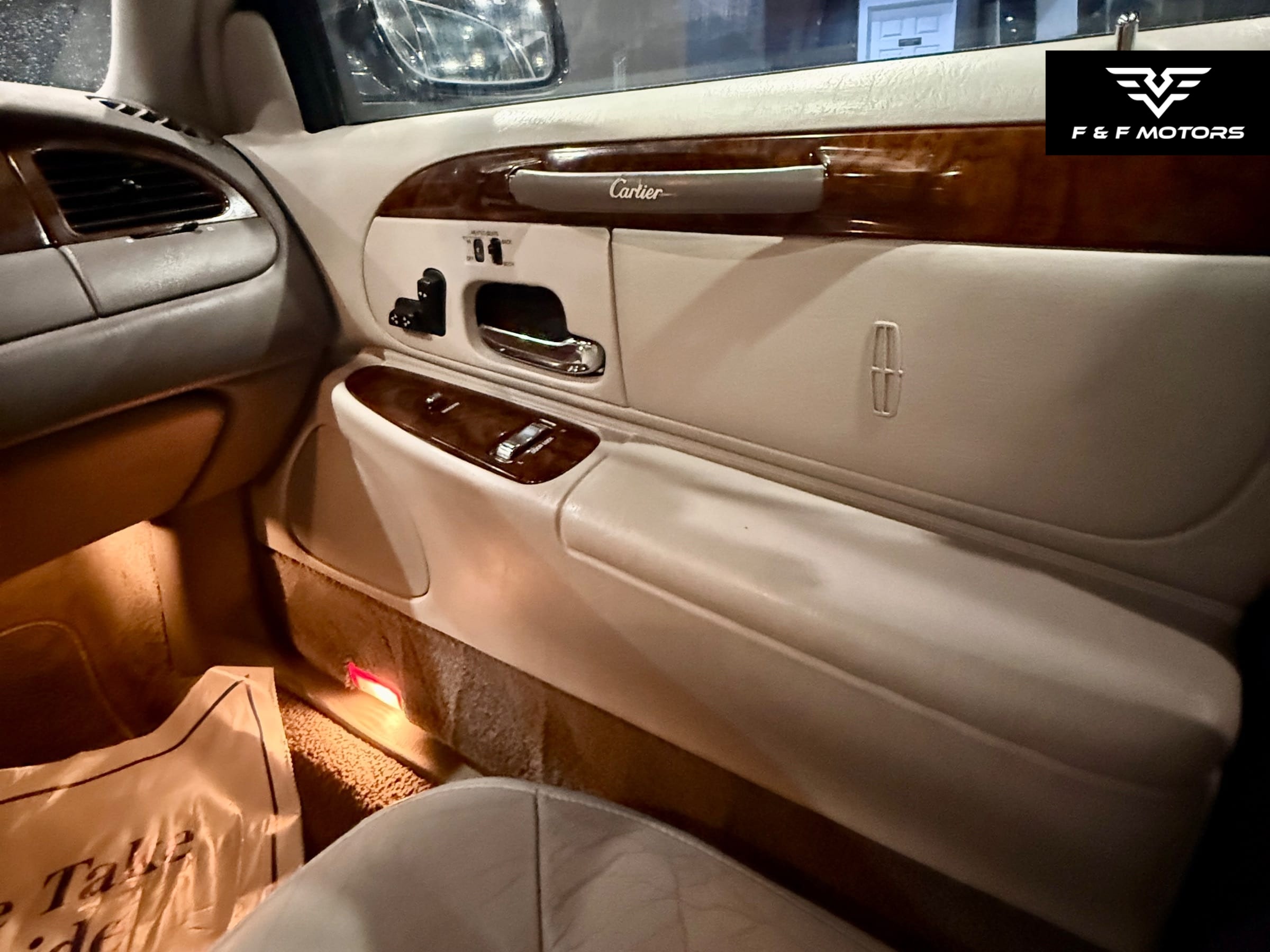 1999 Lincoln Town Car Cartier — Interior