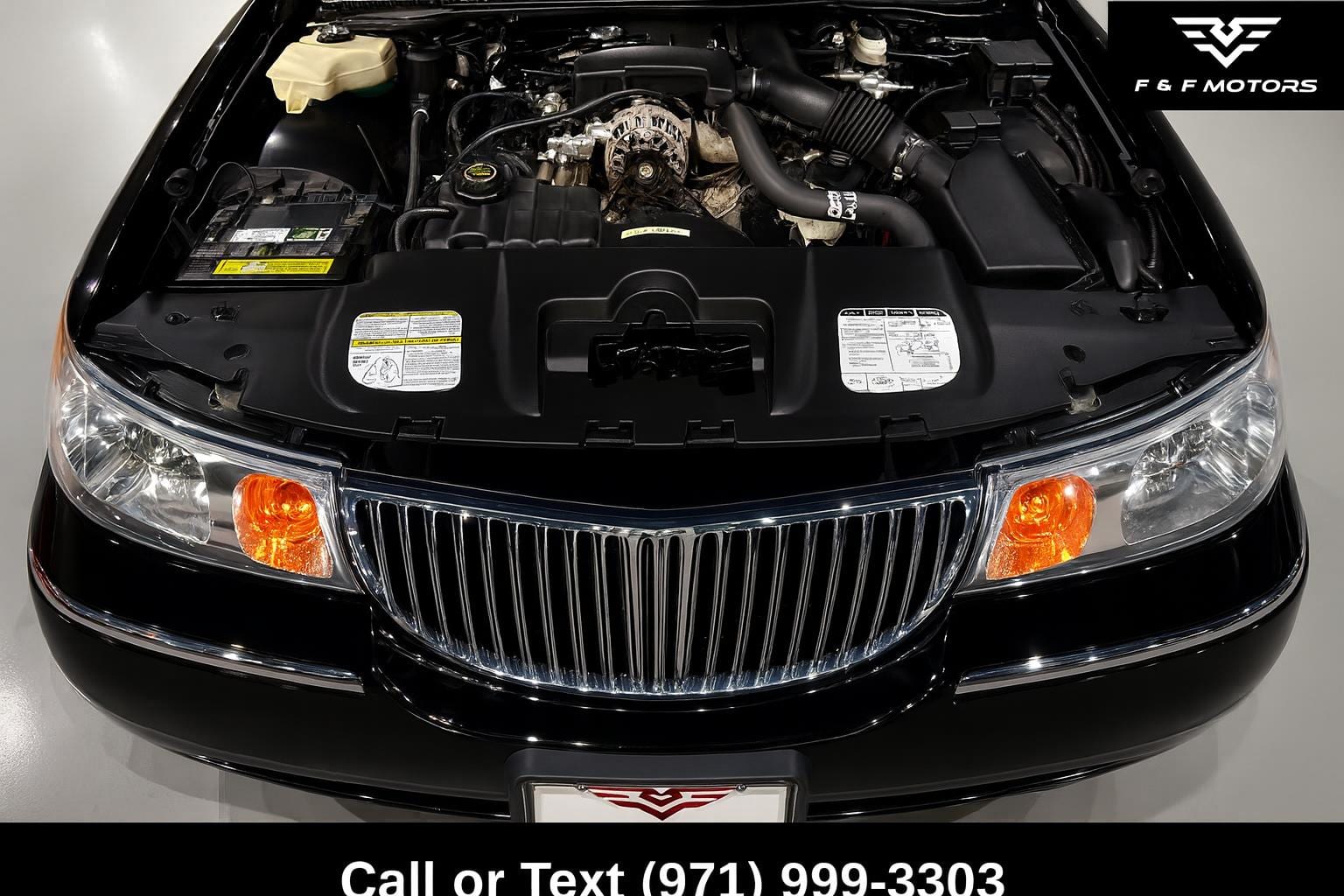 1999 Lincoln Town Car Cartier — Engine
