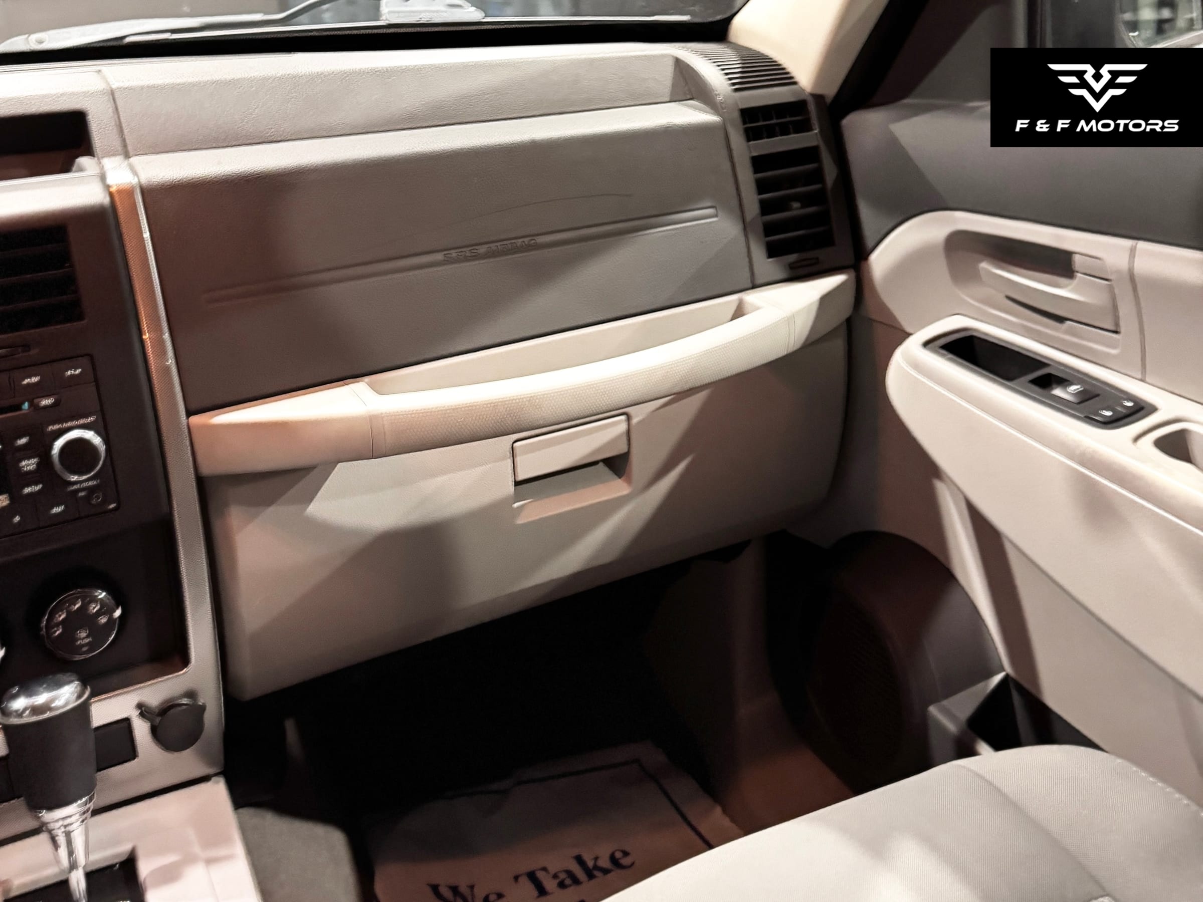 2008 Jeep Liberty Sport — Interior