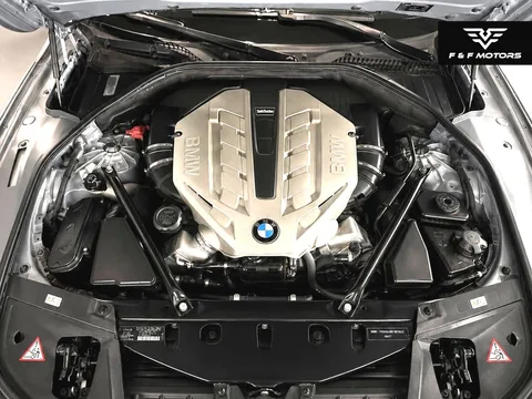 2010 BMW 750 Li X — Engine