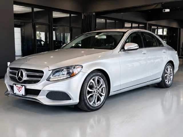 2017 Mercedes-Benz C300 — Exterior · Photo 2