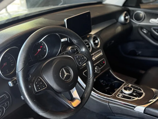 2017 Mercedes-Benz C300 — Interior · Photo 7