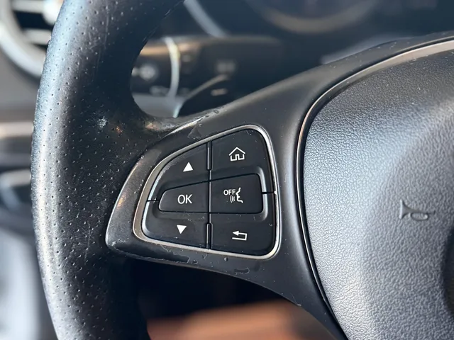 2017 Mercedes-Benz C300: Seat-belt pretensioners