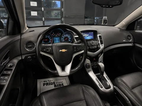 2014 Chevrolet Cruze — Interior