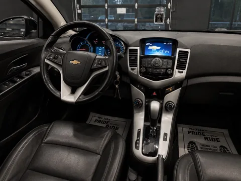 2014 Chevrolet Cruze — Interior