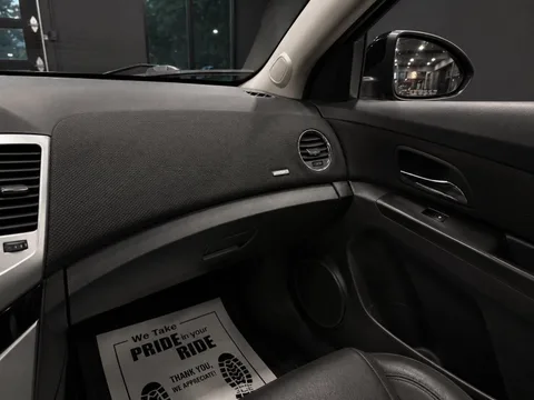 2014 Chevrolet Cruze — Interior