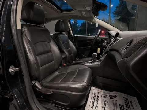 2014 Chevrolet Cruze — Interior