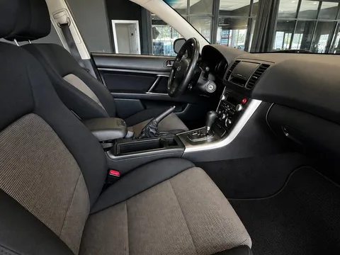 2007 Subaru Outback 2.5I — Interior