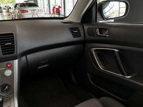 2007 Subaru Outback 2.5I — Interior