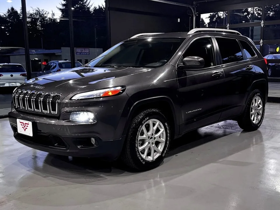 2017 Jeep Cherokee Latitude photo 2