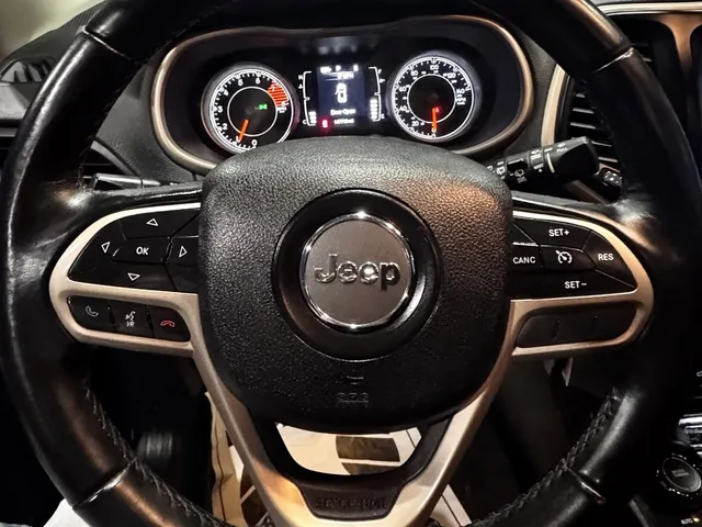 2017 Jeep Cherokee Latitude — Interior · Photo 6