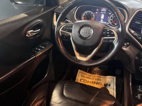2017 Jeep Cherokee Latitude — Interior