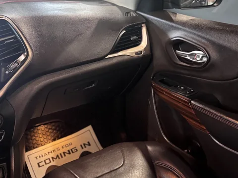 2017 Jeep Cherokee Latitude — Interior
