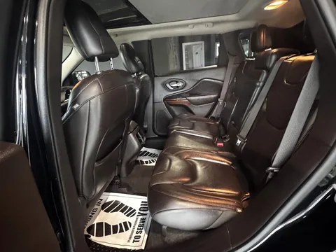 2017 Jeep Cherokee Latitude — Interior