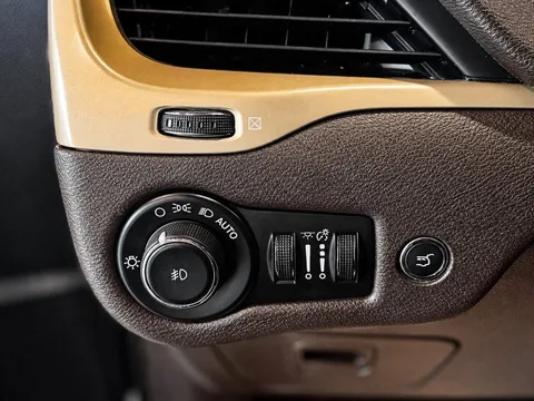 2017 Jeep Cherokee Latitude — Interior