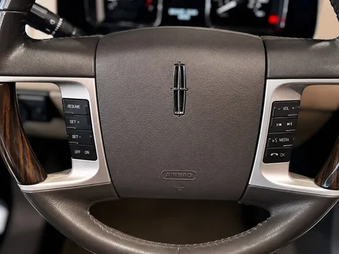 2010 Lincoln MKX Base — Interior