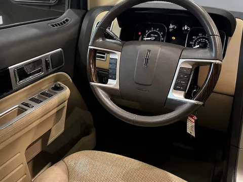 2010 Lincoln MKX Base — Interior
