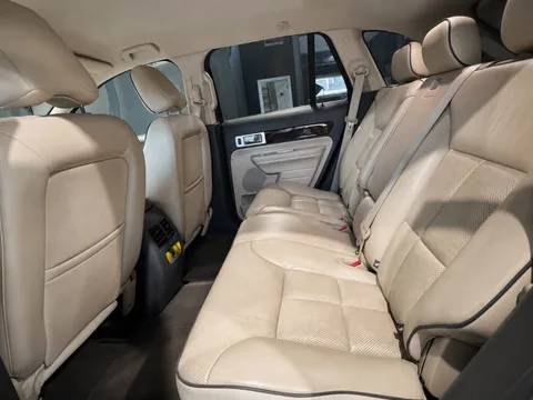 2010 Lincoln MKX Base — Interior