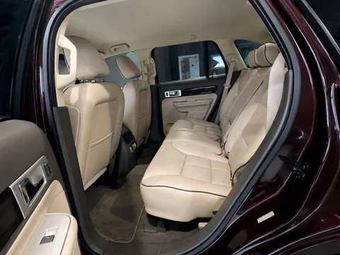 2010 Lincoln MKX Base — Interior