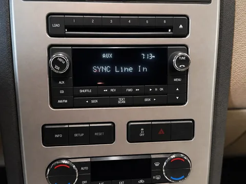 2010 Lincoln MKX Base — Interior