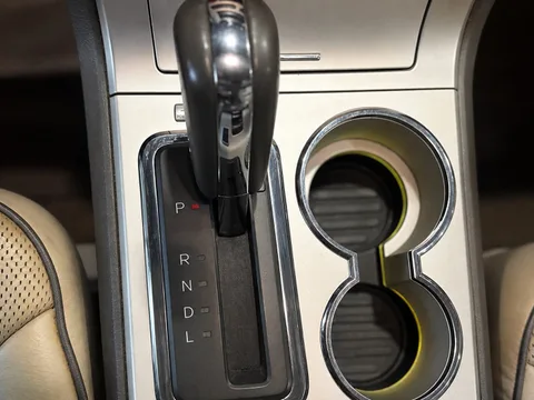 2010 Lincoln MKX Base — Interior
