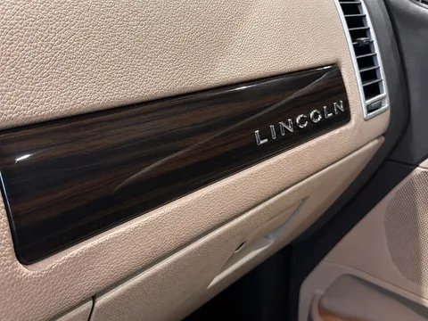 2010 Lincoln MKX Base — Damage