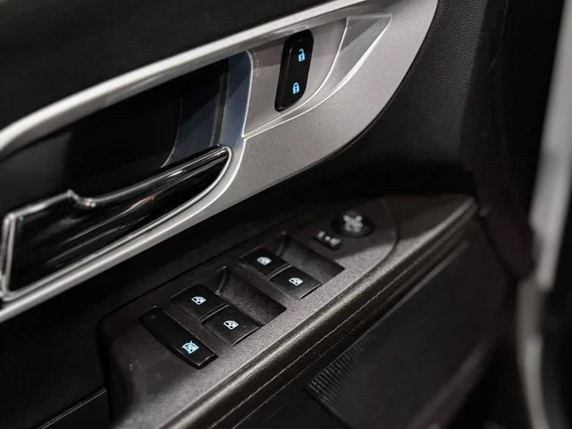 2017 Chevrolet Equinox Premier — Interior · Photo 10