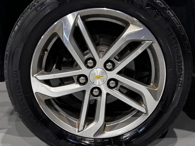 2017 Chevrolet Equinox Premier — Wheels · Photo 20
