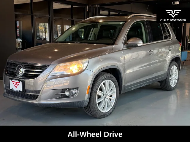 2010 Volkswagen Tiguan 4-Motion — Exterior · Photo 2