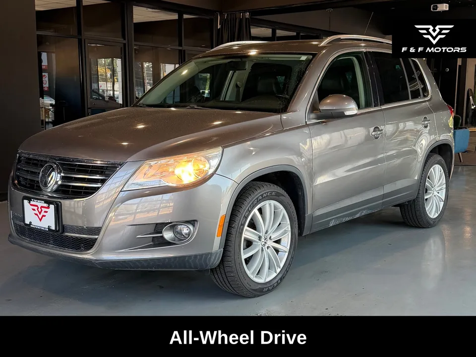 2010 Volkswagen Tiguan 4-Motion — Exterior · Photo 2