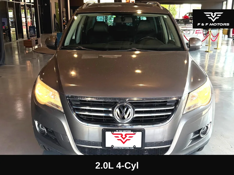 2010 Volkswagen Tiguan 4-Motion — Exterior · Photo 3