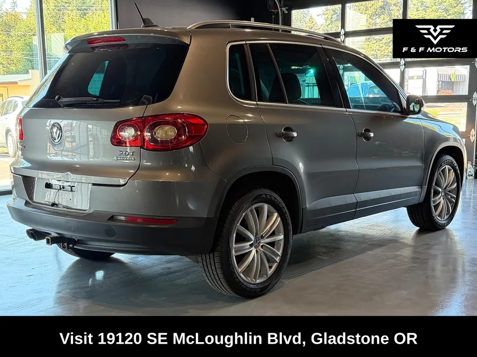 2010 Volkswagen Tiguan 4-Motion — Exterior · Photo 4