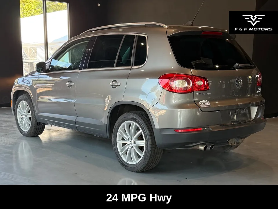 2010 Volkswagen Tiguan 4-Motion — Exterior · Photo 5