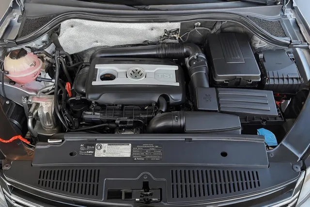 2010 Volkswagen Tiguan 4-Motion — Engine · Photo 19