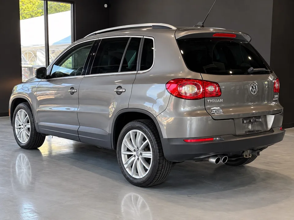 2010 Volkswagen Tiguan 4-Motion — Exterior · Photo 4