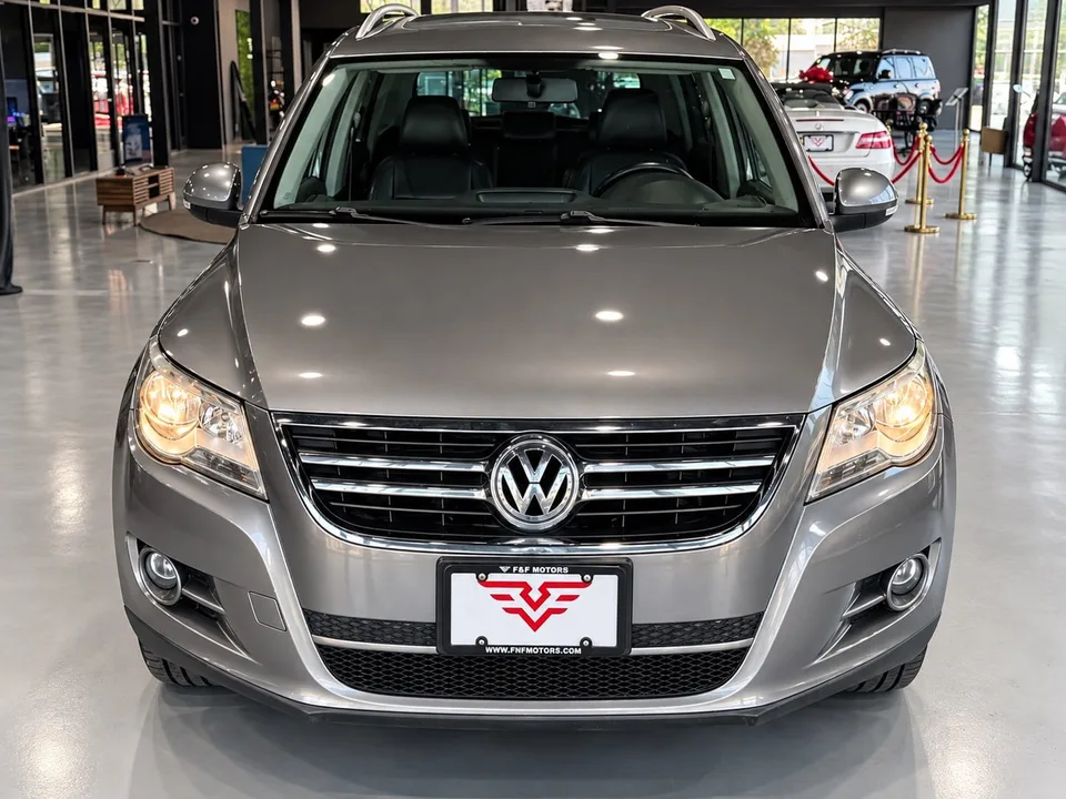 2010 Volkswagen Tiguan 4-Motion — Exterior · Photo 5