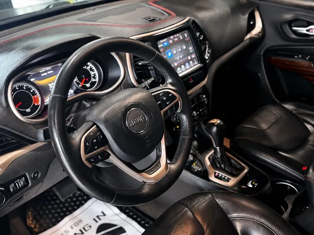 2015 Jeep Cherokee Trailhawk — Interior · Photo 7