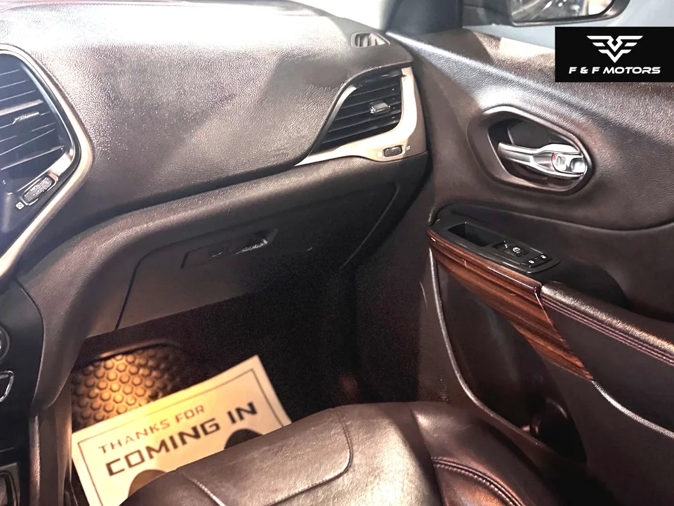 2015 Jeep Cherokee Base — Interior