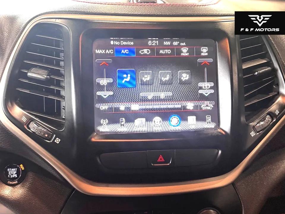 2015 Jeep Cherokee Base — Interior